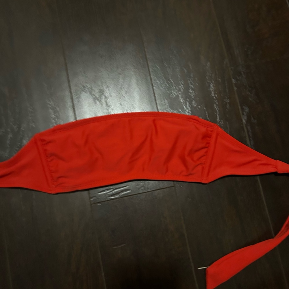 sleeveless red bikini top, dosnt fit me anymore